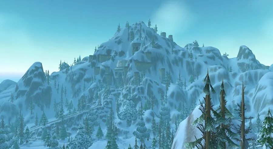 Der Berg von Eisenschmiede über Dun Morogh.
